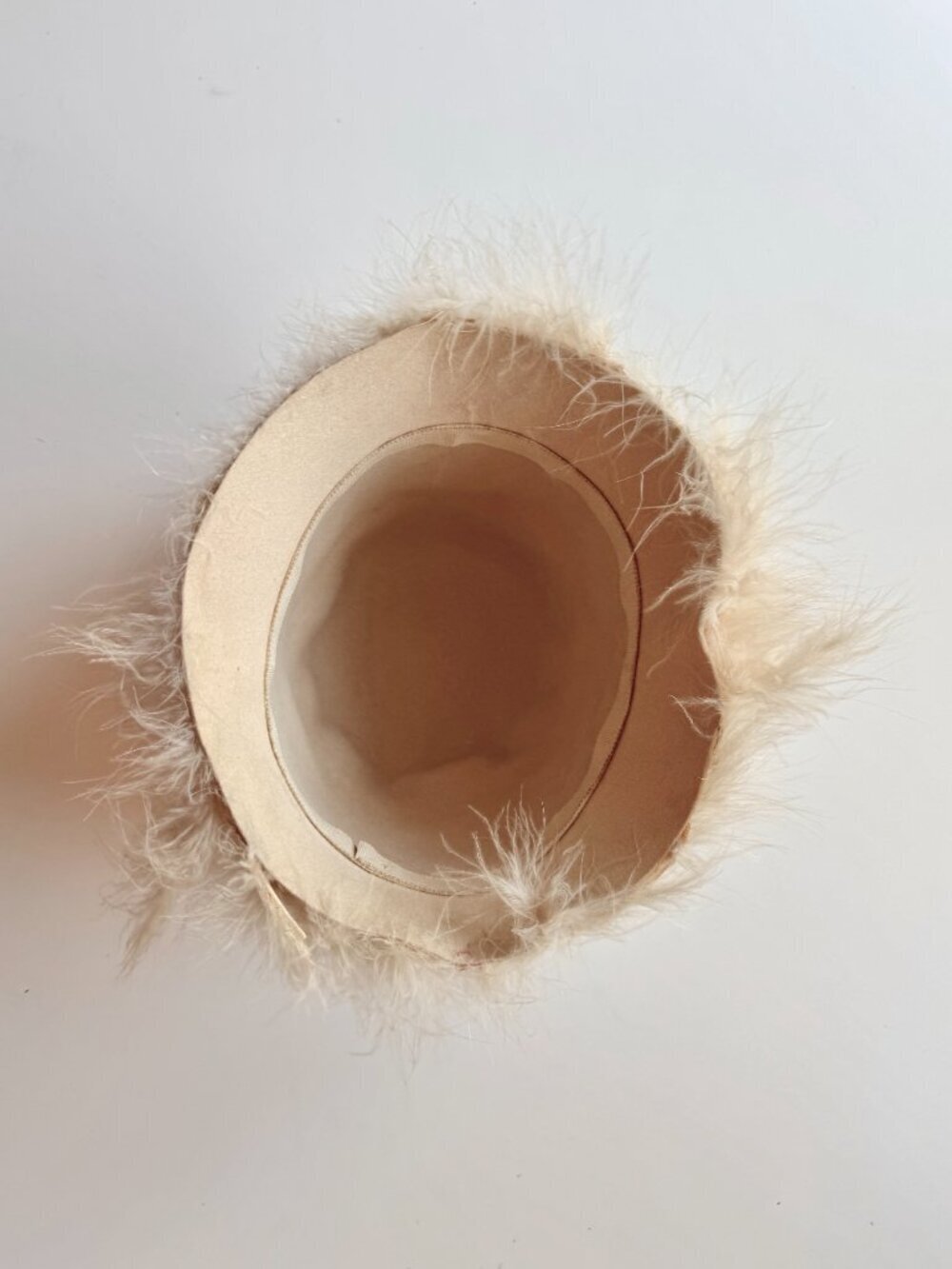 Vintage Beige Ostrich Feather Velvet Bow Wool Felt Cloche Hat - Picture 15 of 16